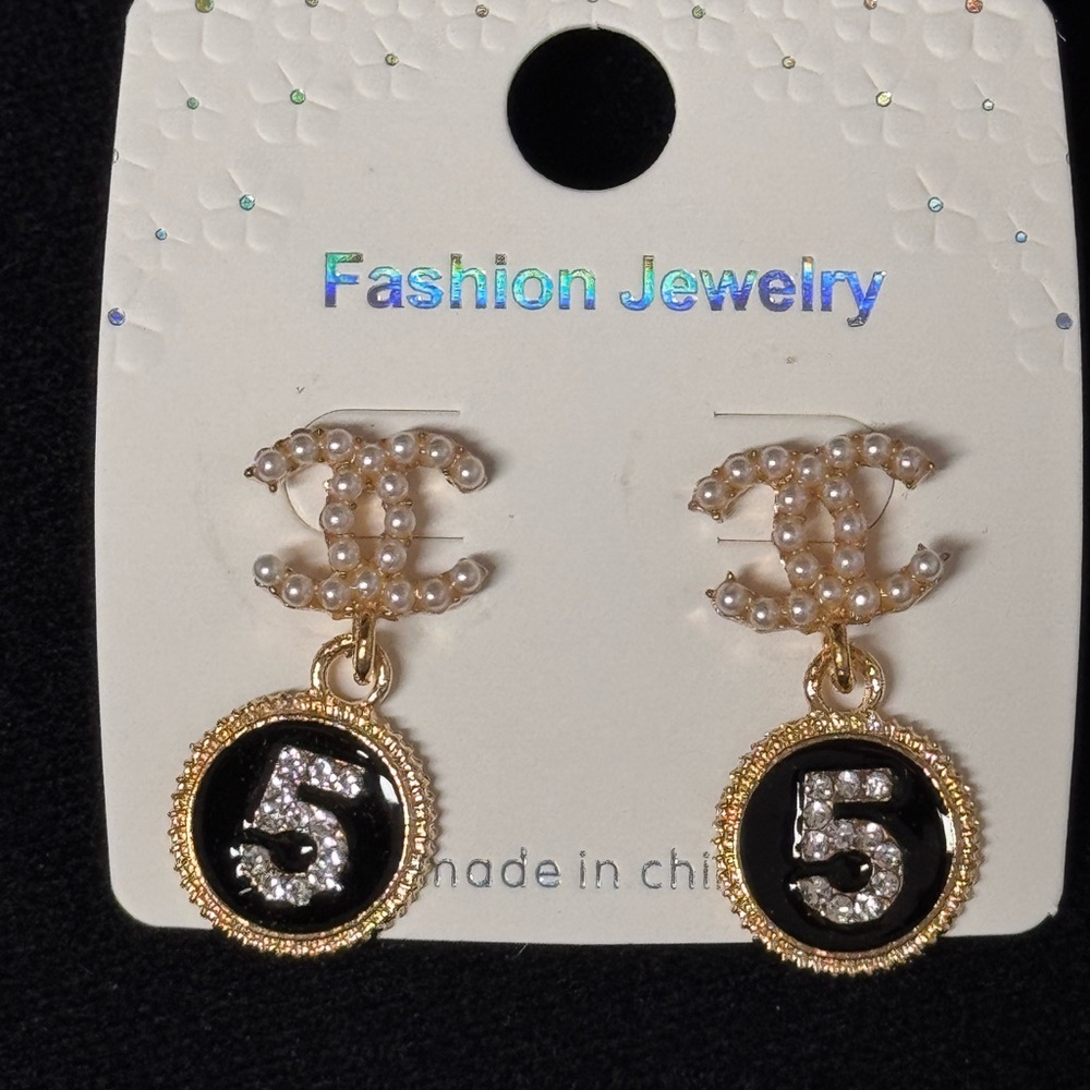 Fashion Jewelry Gold Pearl and Crystal Earrings 1.25 Inch
